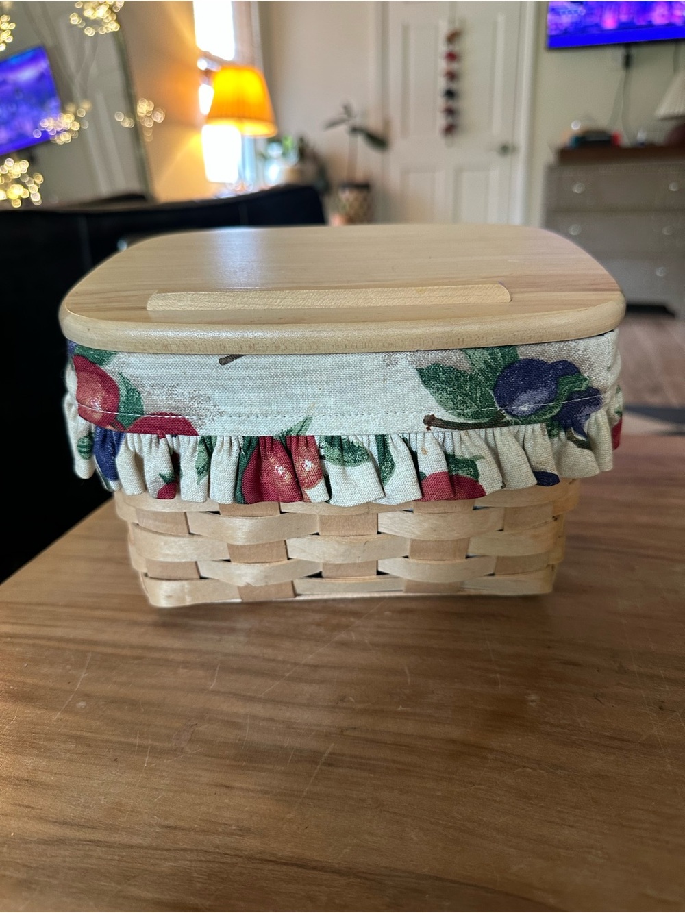 Vintage Longaberger Natural Wood Basket  Fruit-Print Ruffled Liner lid 1998